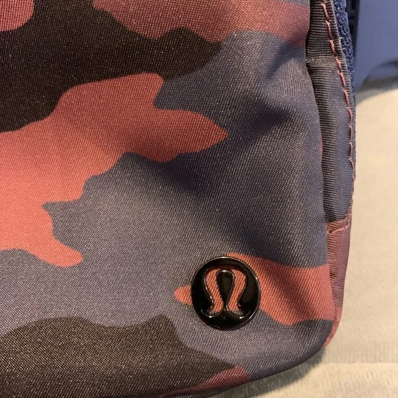 NWOT Lululemon Everywhere Belt Bag Heritage 365 Camo Smoky Red Night Sea… - Picture 5 of 8